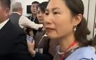 网传蓝衣女挑衅冲突，非北京女记者刘茹，涉事球迷已拘留。