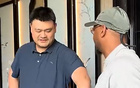 姚明瘦身，待安东尼热情，精神饱满，享受生活。