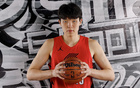 ESPN赞杨瀚森：传盖出色，需加强篮板。新秀之星，引人瞩目。