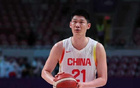 胡金秋半场高效得12分，5中5，抢板4个前场。稳中求胜！