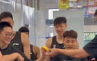 广东庆生，杜润旺受宠！杜锋喂食，胡明轩归，阿旺戏弄徐杰！