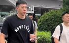 广东队山东行，杜锋合影美女球迷，朱芳雨领队王洪泽。